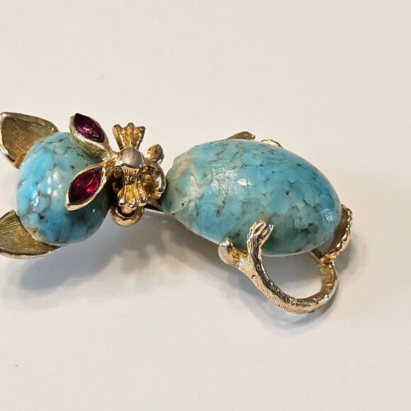 Distinctive Sphinx Cat Brooch:  Gold-Plated, Faux Turquoise, Red Crystal Eyes - Picture 7 of 12